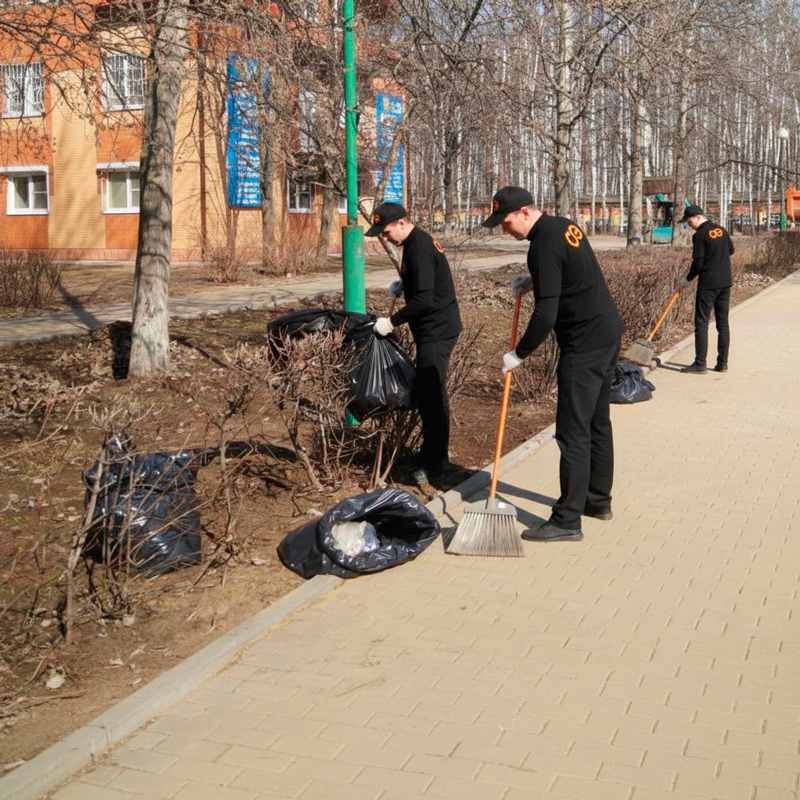 Уборка листьев в Видном